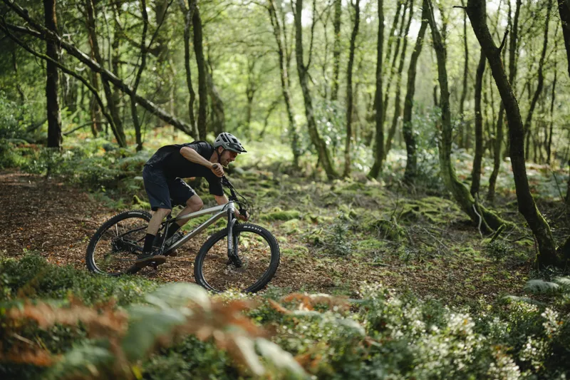 Whyte 629 V6 Hardtail Mountain Bike-8