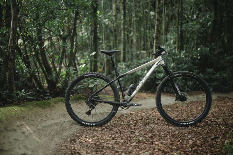 Whyte 629 V6 Hardtail Mountain Bike-10