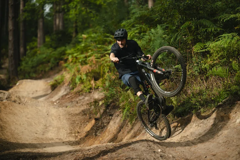 Whyte E-160 RSX 29er V2 Trail Electric Mountain Bike in Gloss Black-12