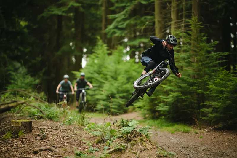 Whyte E-160 RSX 29er V2 Trail Electric Mountain Bike in Gloss Black-11