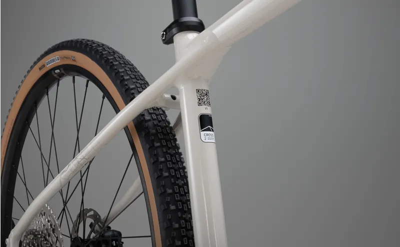 Whyte Rheo 1 City and Leisure Hybrid Bike in Gloss Bone-8