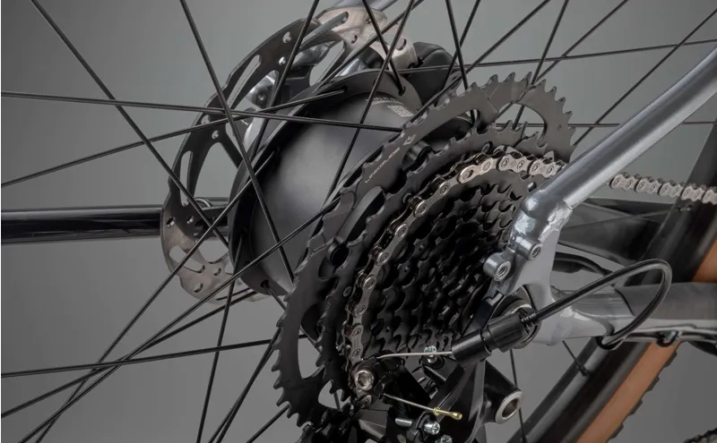 Whyte Rheo 2 Electric Hybrid Bike in Gloss Silver-10