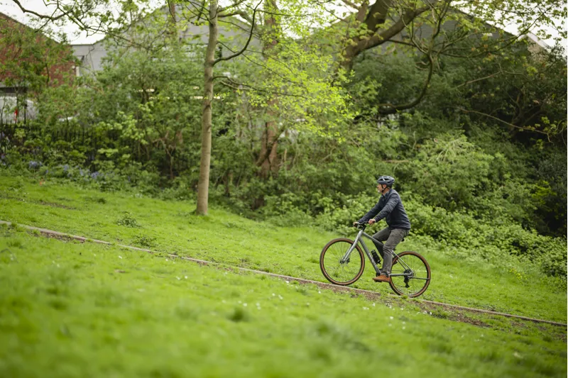 Whyte Rheo 3 Electric Hybrid Bike in Gloss Black-1