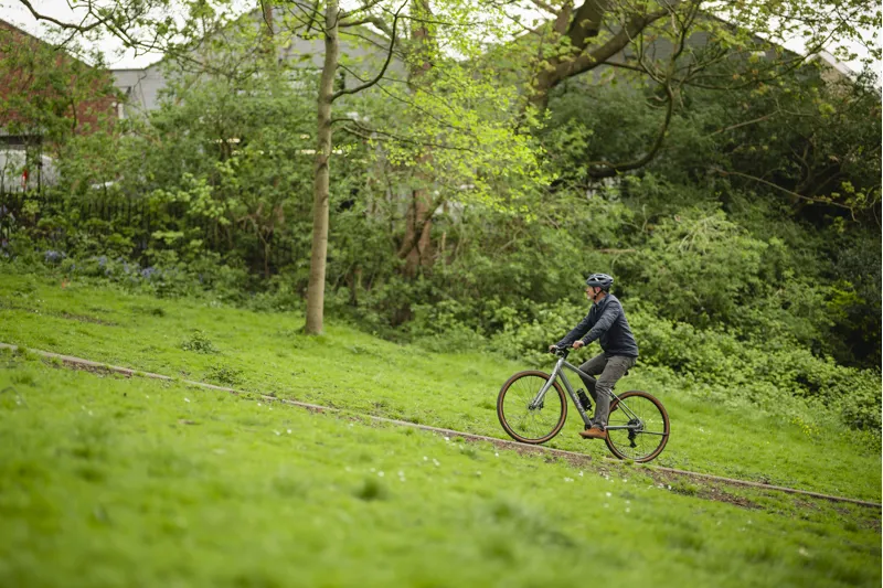 Whyte Rheo 2 Electric Hybrid Bike in Metallic Deep Cherry-2