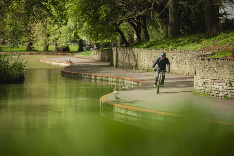 Whyte Rheo 3 Electric Hybrid Bike in Gloss Black-2