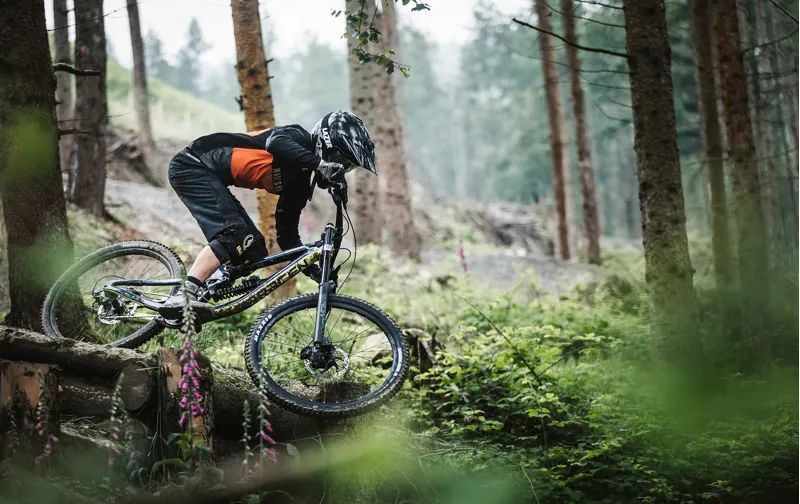 2020 Saracen Myst Pro 29 Downhill Bike-2