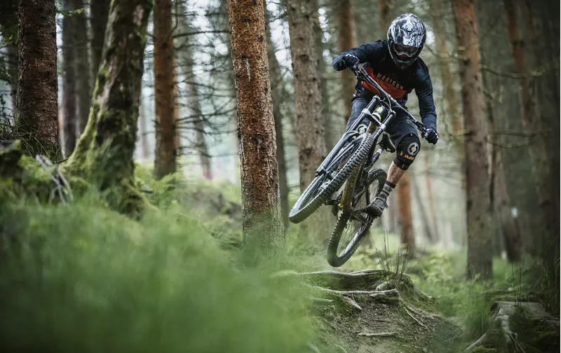 2020 Saracen Myst Pro 29 Downhill Bike-4