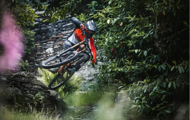 2020 Saracen Myst 29 Team Factory Downhill Bike-10