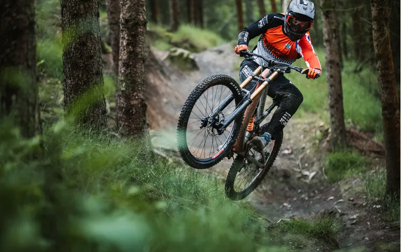 2020 Saracen Myst 29 Team Factory Downhill Bike-11