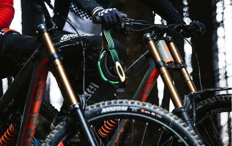 2020 Saracen Myst 27.5 Team Factory Downhill Bike-10