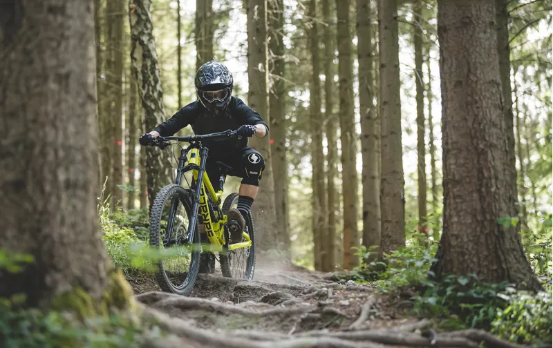 2020 Saracen Myst AL Downhill Mountain Bike-11