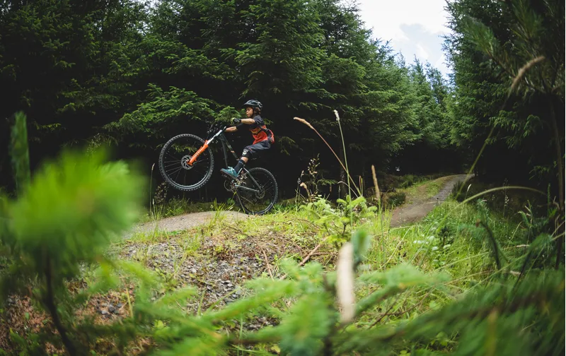 2020 Saracen Mantra 2.6 Junior Mountain Bike-8