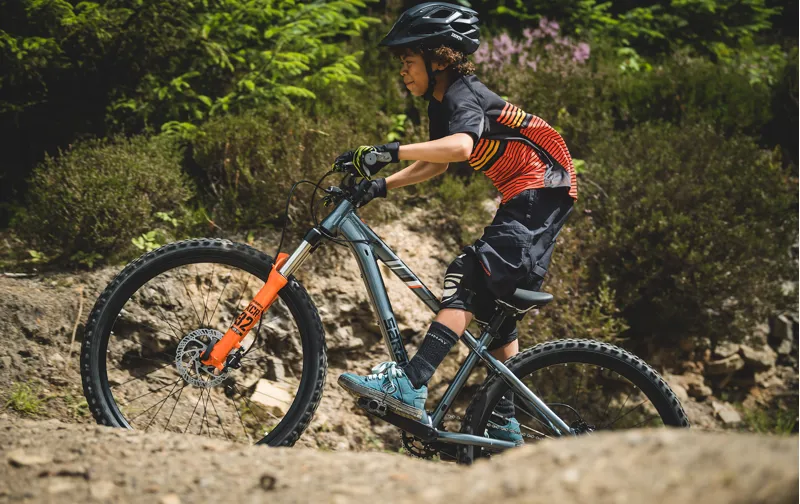 2020 Saracen Mantra 2.6 Junior Mountain Bike-10