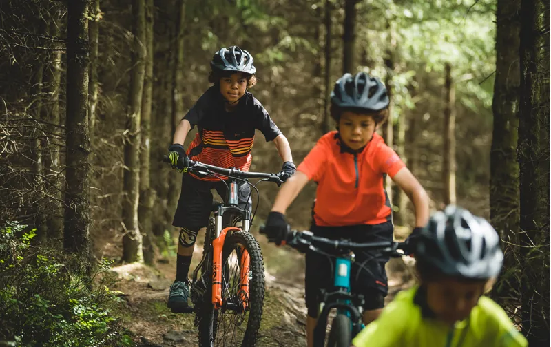 2020 Saracen Mantra 2.6 Junior Mountain Bike-11