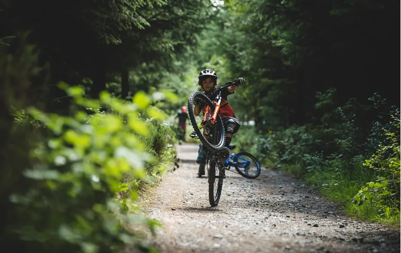 2020 Saracen Mantra 2.6 Junior Mountain Bike-12